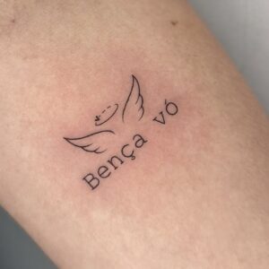 Tatuagem Minimalista frase Bença vó