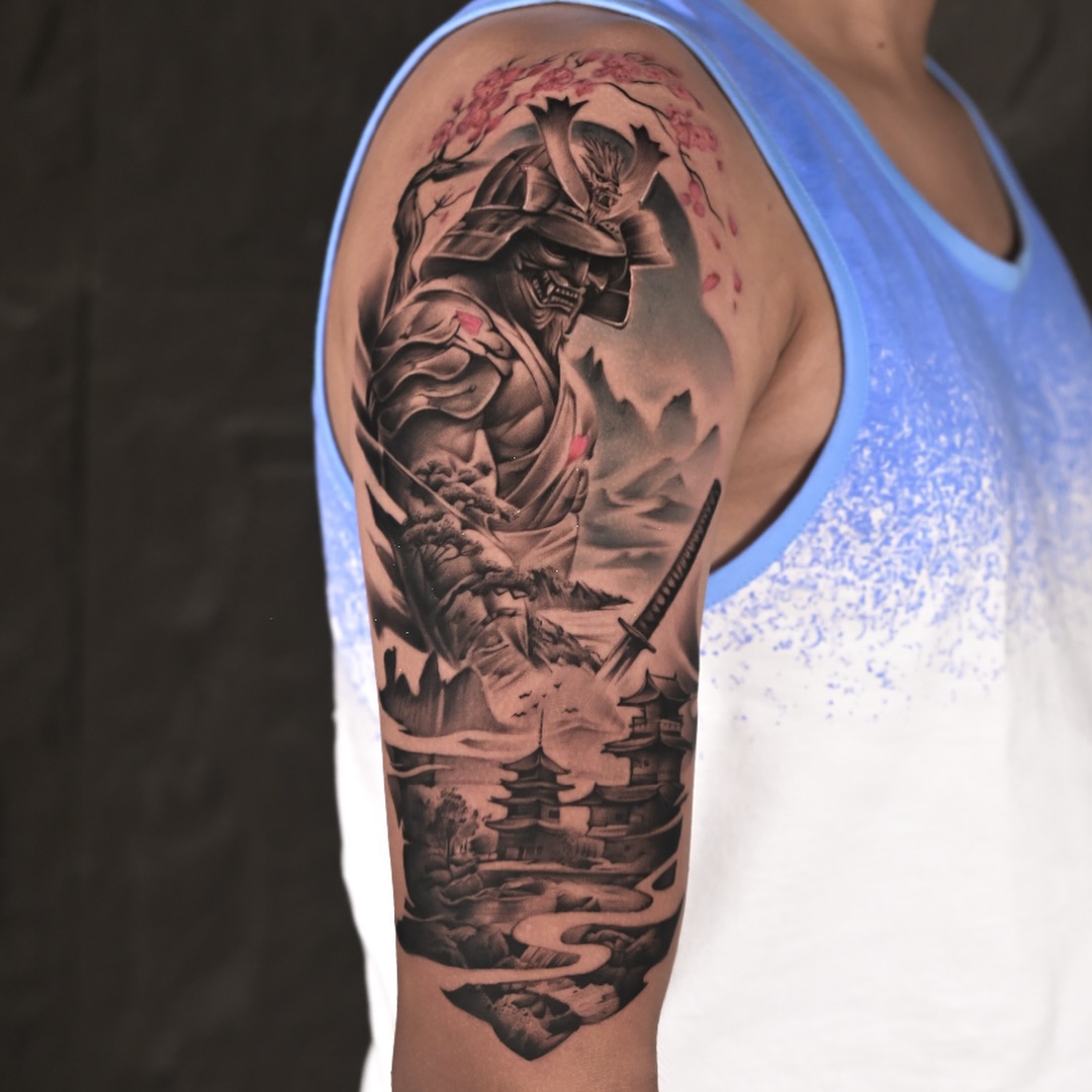 Tatuagem Samurai com templo no braço