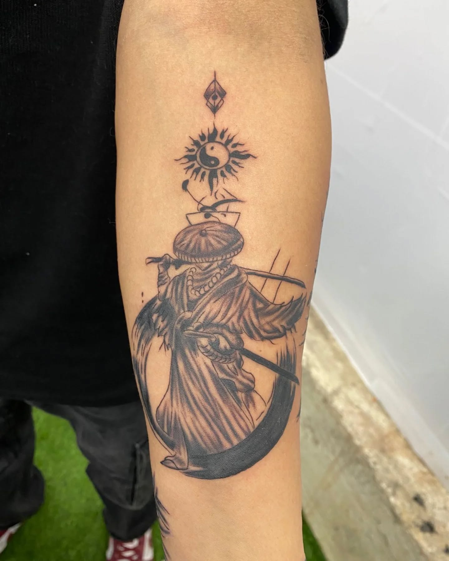 Tatuagem Samurai com Yin Yang no braço