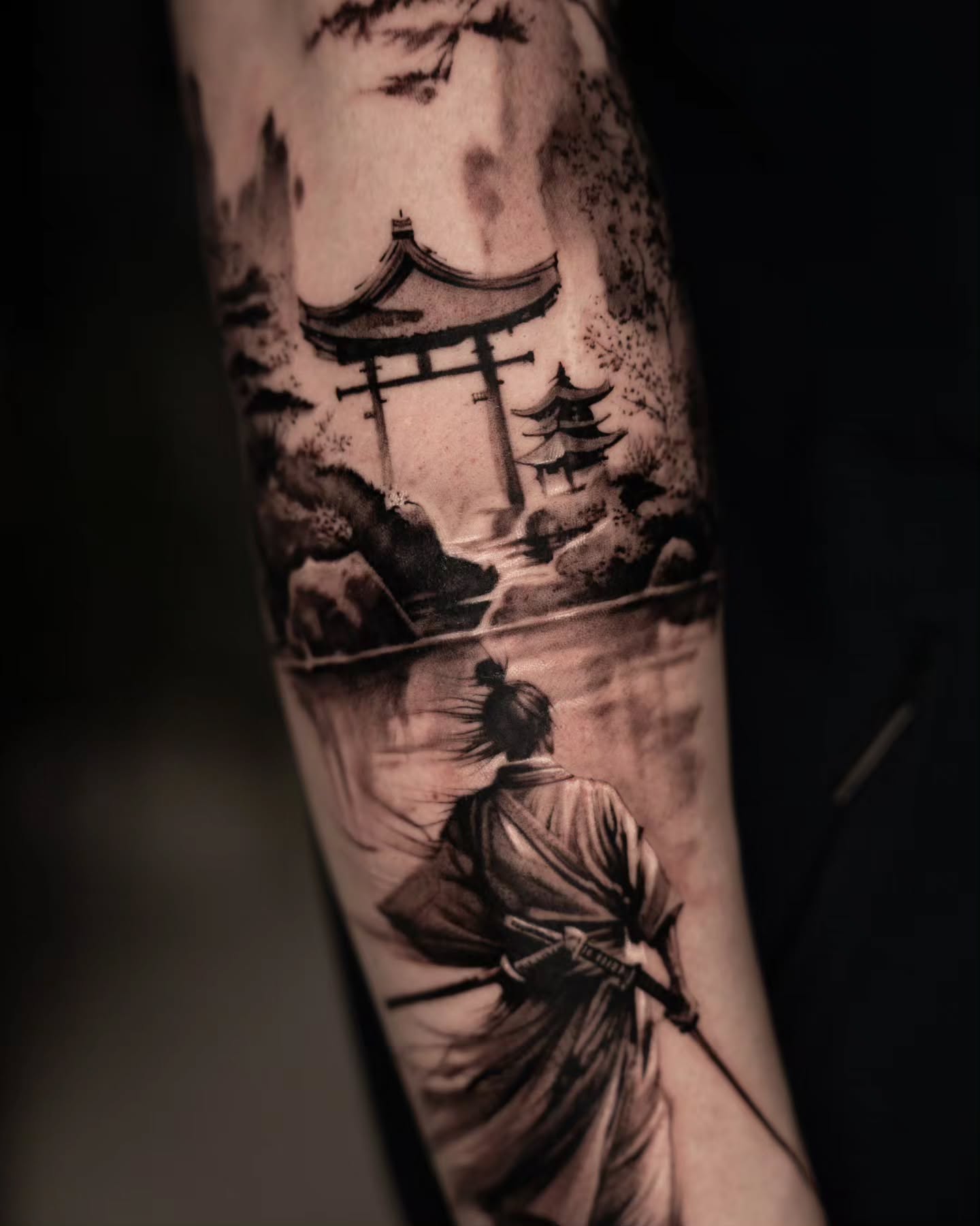 Tatuagem Samurai com paisagem de templo japonês