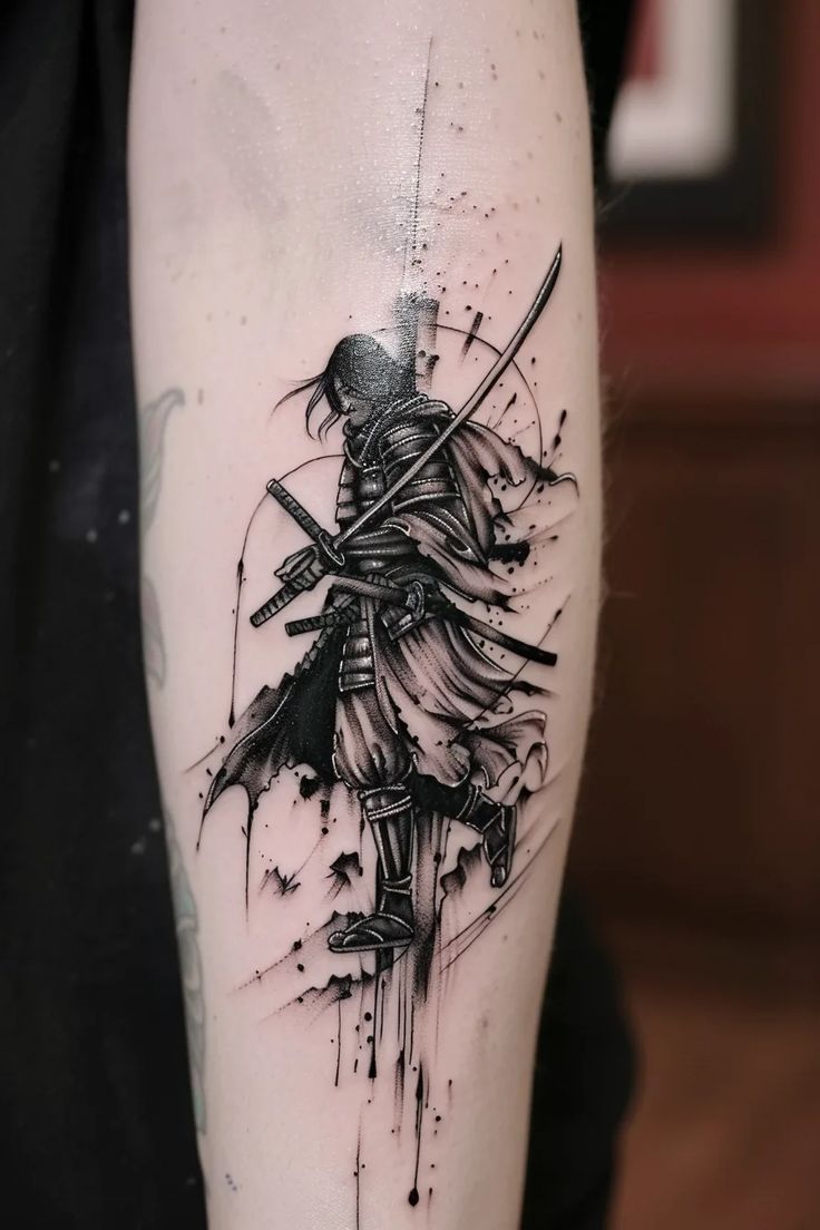 Tatuagem Samurai guerreiro com espada no braço