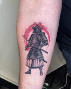 Tatuagem Samurai com armadura e katana