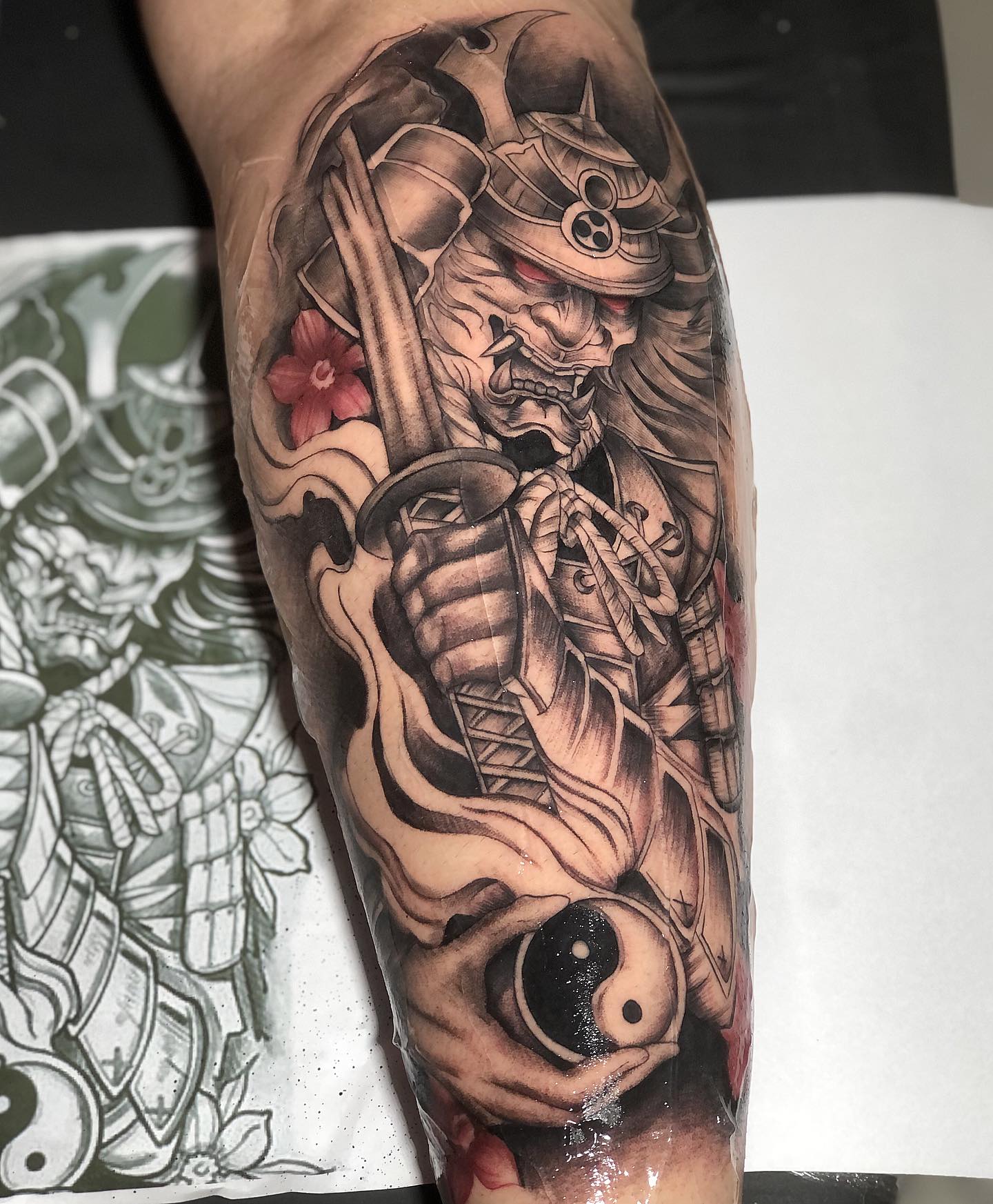 Tatuagem Samurai armadura espada tao yinyang