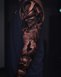 Tatuagem Samurai grande cobrindo todo o braço