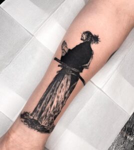 Tatuagem Samurai em estilo tradicional no braço