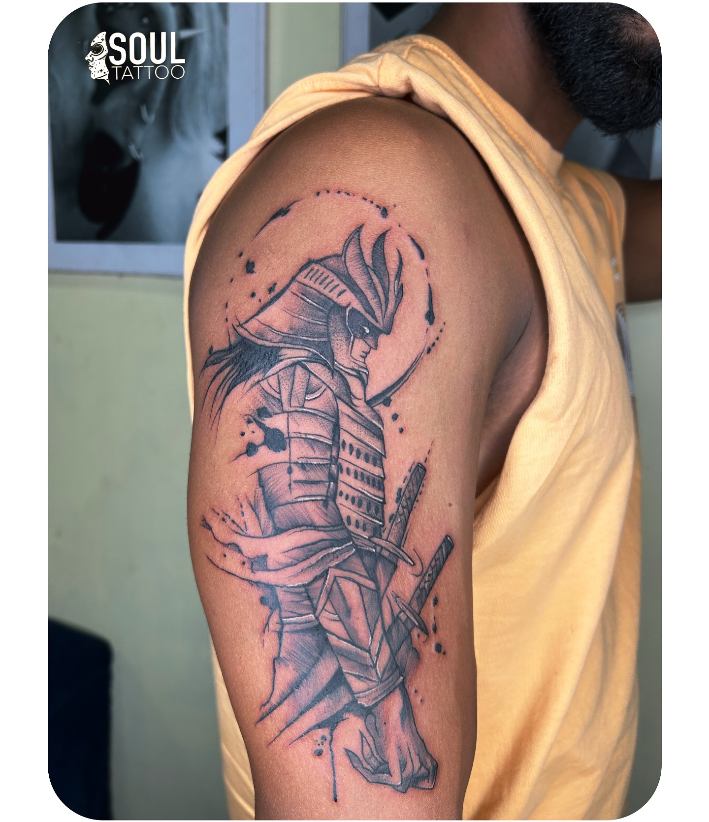 Tatuagem Samurai guerreiro com espada no braço
