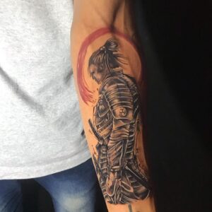 Tatuagem Samurai de guerreiro no braço