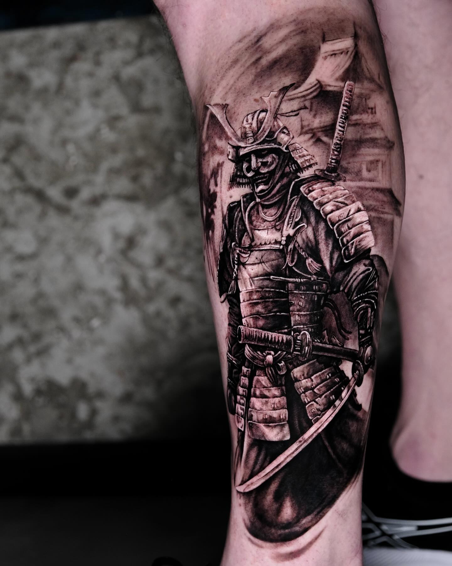 Tatuagem Samurai com armadura detalhe no braço