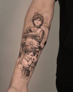 Tatuagem do Gaara com os personagens de Naruto no braço