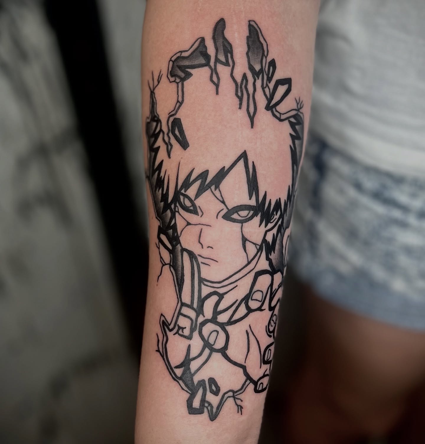Tatuagem do Gaara com traços de seu rosto e cabelo