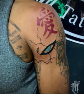 Tatuagem do Gaara com olho e símbolo em design moderno