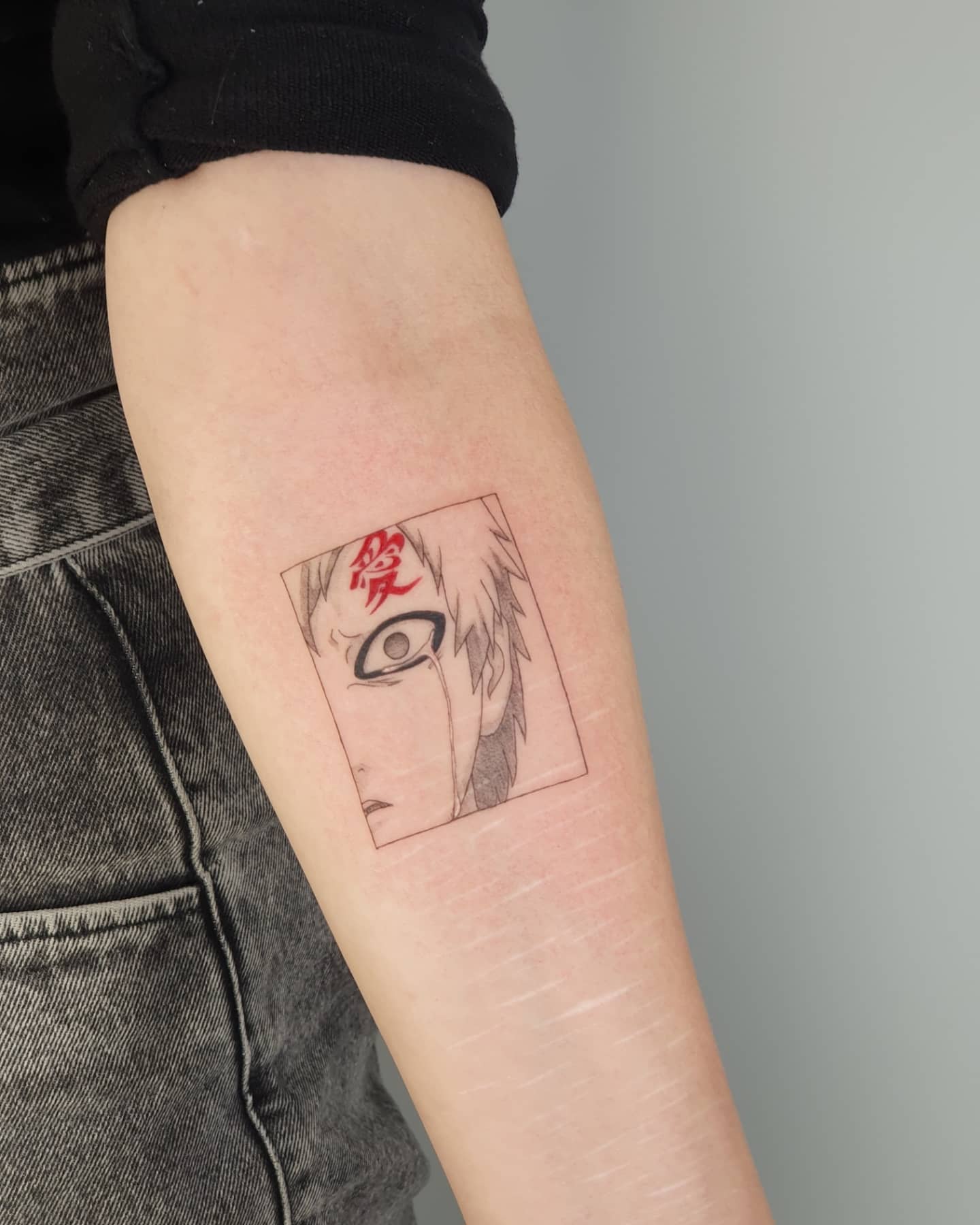 Tatuagem do Gaara em estilo quadrado no braço