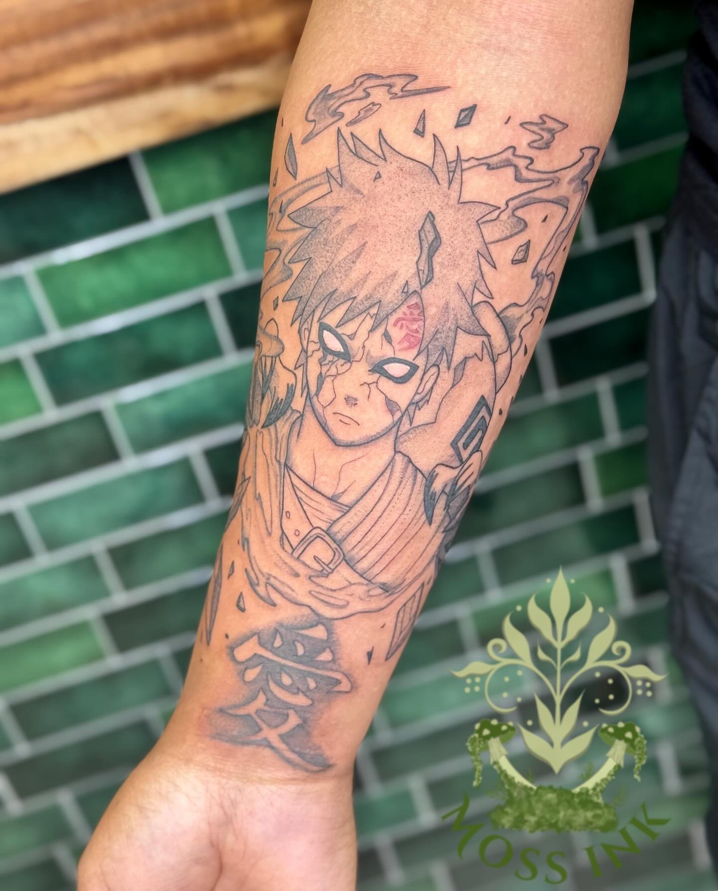 Tatuagem do Gaara representando a arte do personagem
