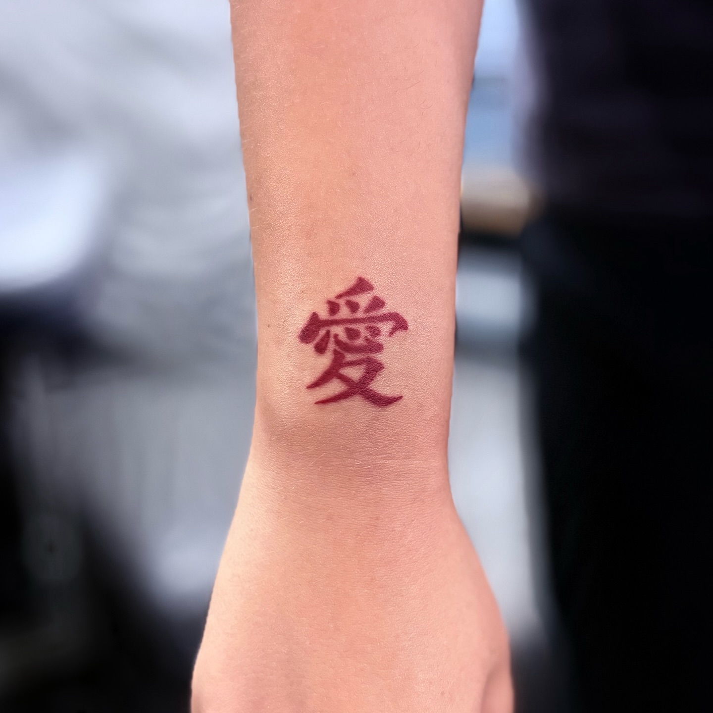 Tatuagem do Gaara com kanji no antebraço