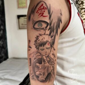 Tatuagem do Gaara com o personagem e símbolo no braço