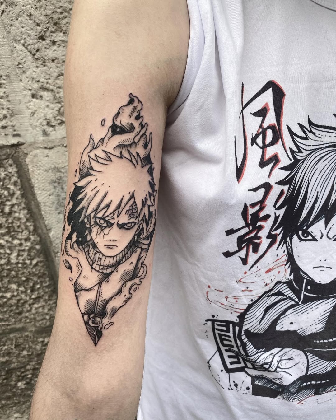 Tatuagem do Gaara com design detalhado no braço