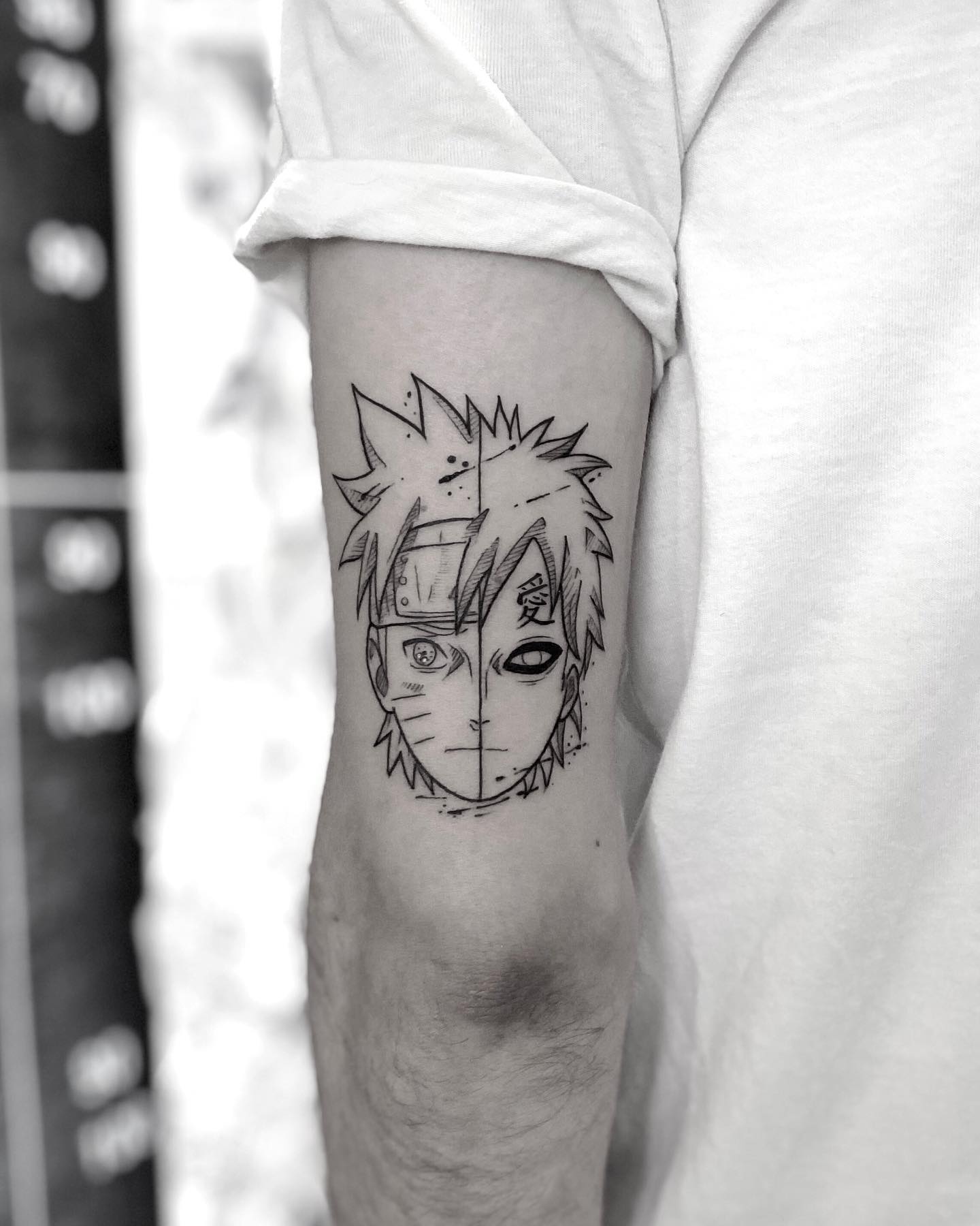 Tatuagem do Gaara com o rosto dele no braço