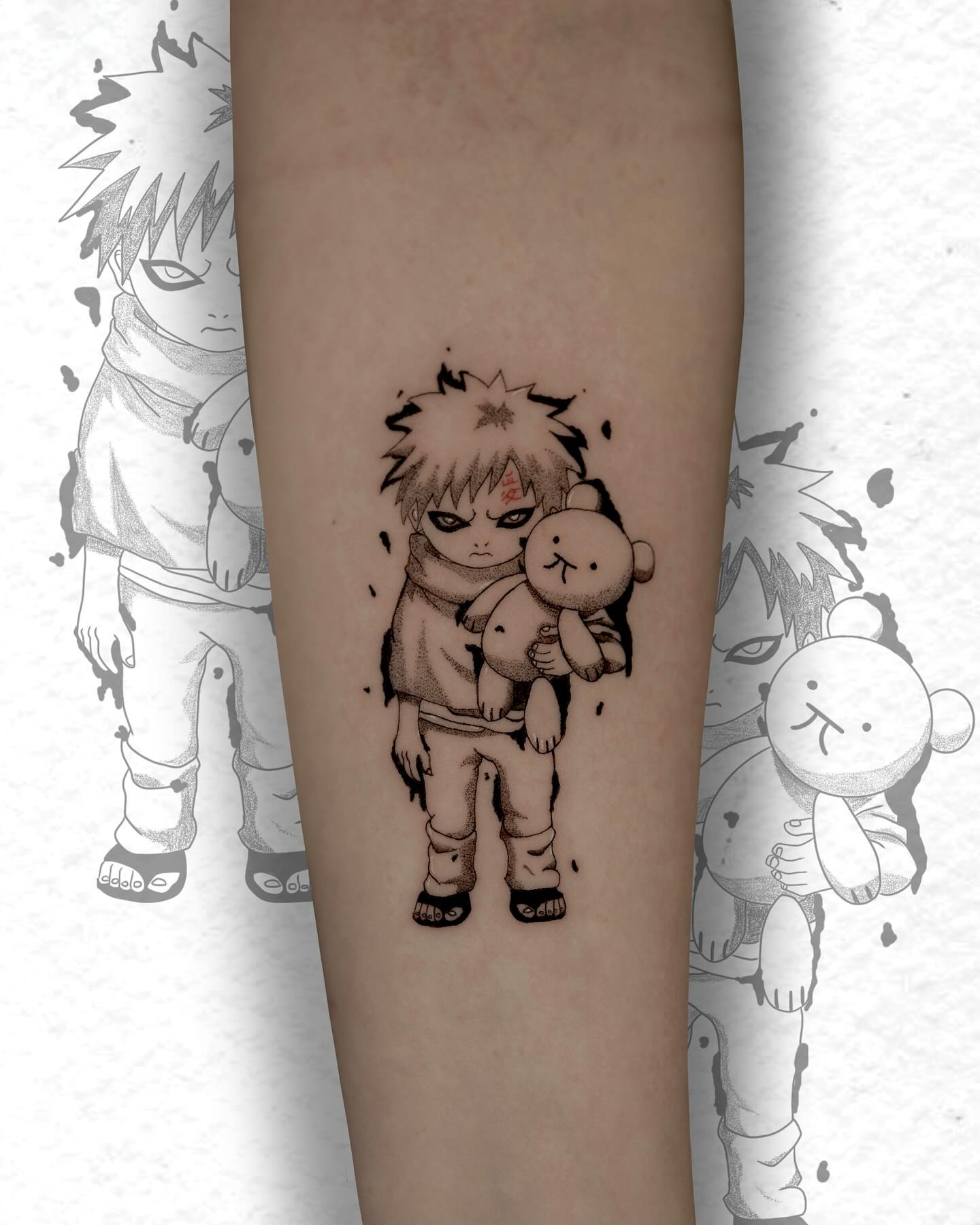 Tatuagem do Gaara com o personagem e urso em um braço