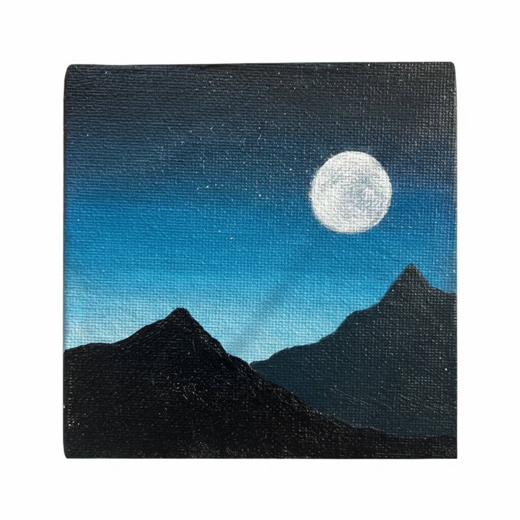 Desenho de montanhas com lua cheia e céu estrelado
